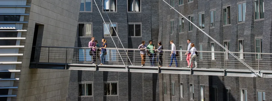 Studierende der TUM School of Management am TUM Stammgelände